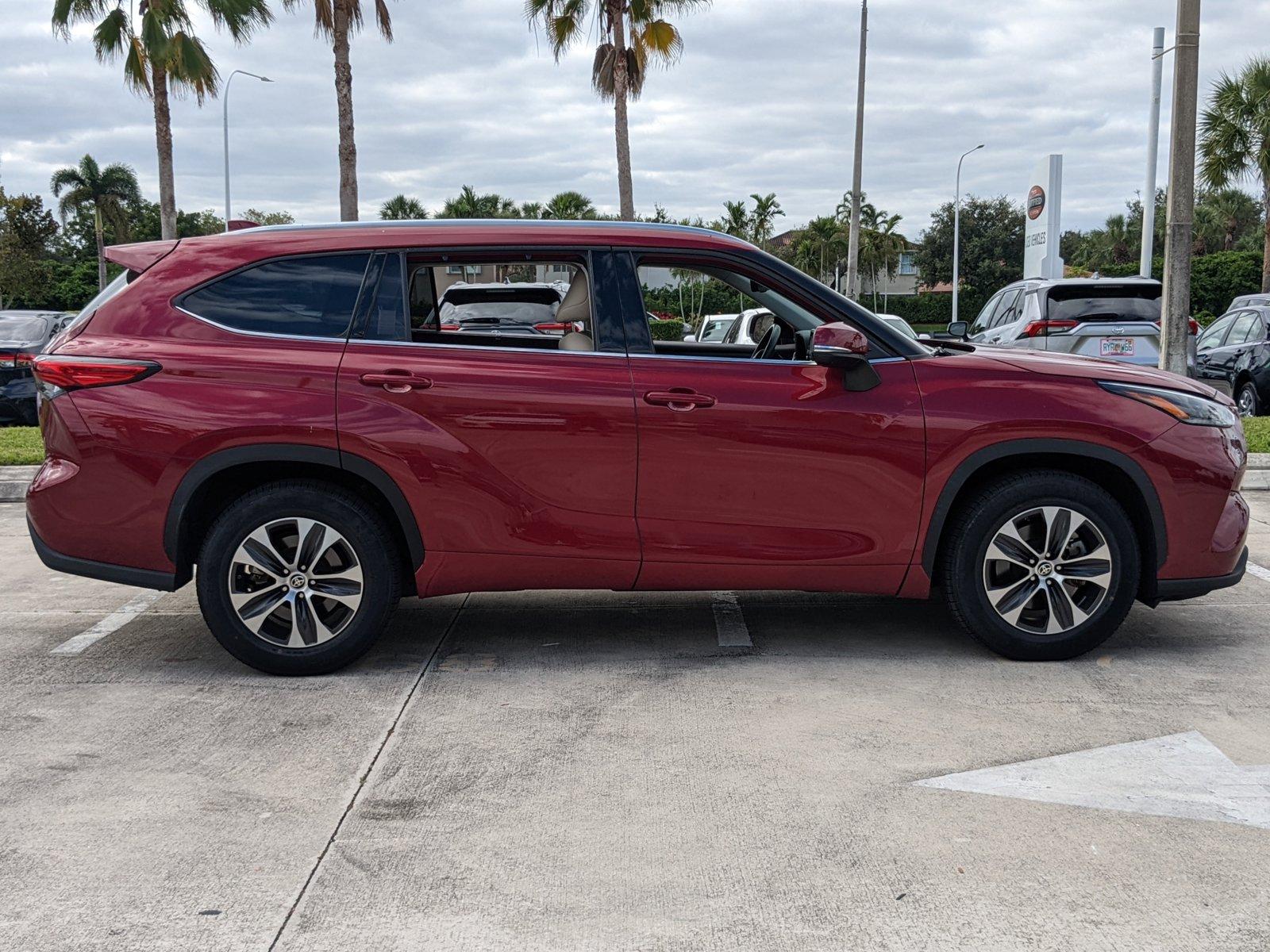 2021 Toyota Highlander Vehicle Photo in Davie, FL 33331