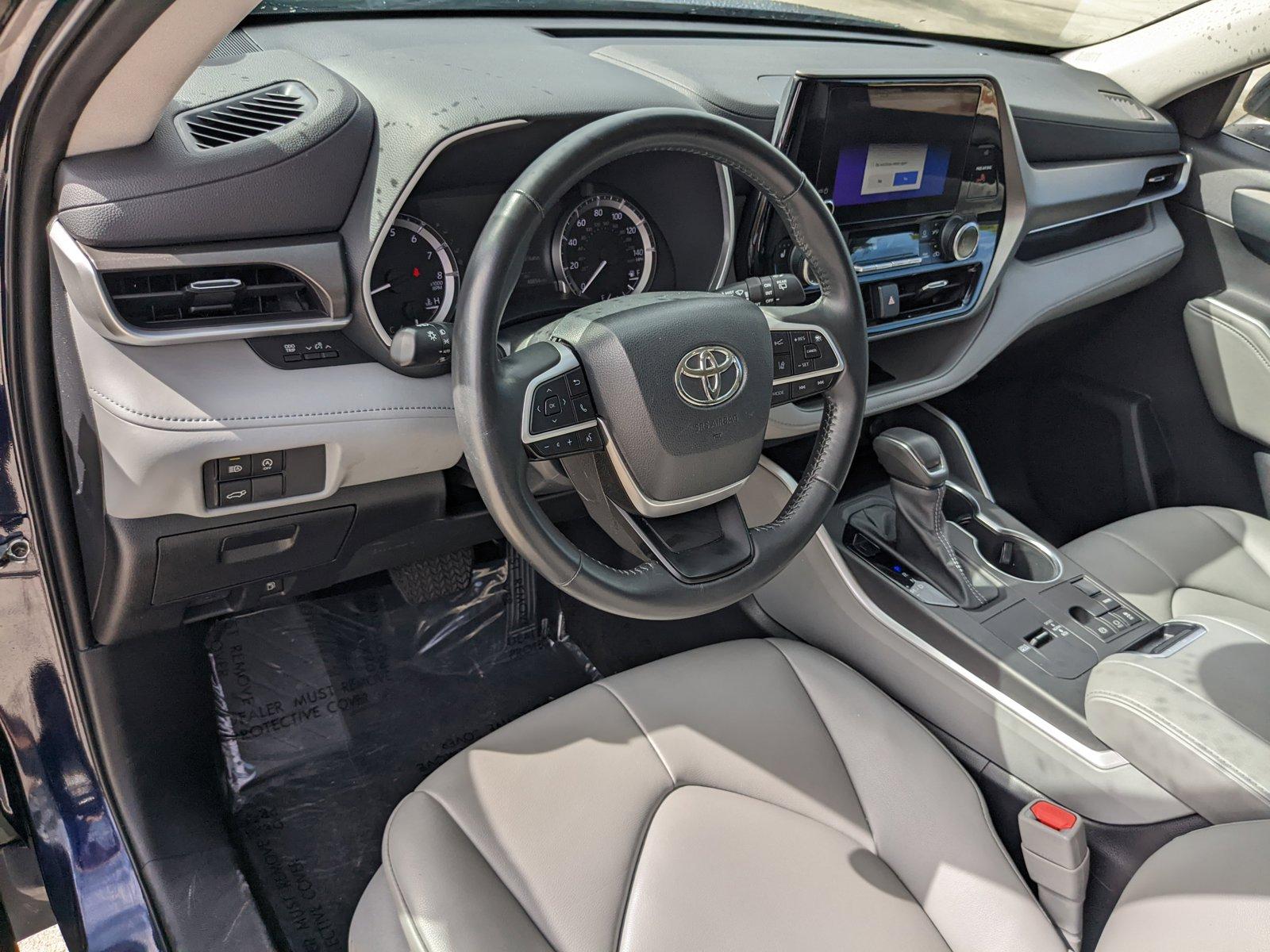 2023 Toyota Highlander Vehicle Photo in Davie, FL 33331