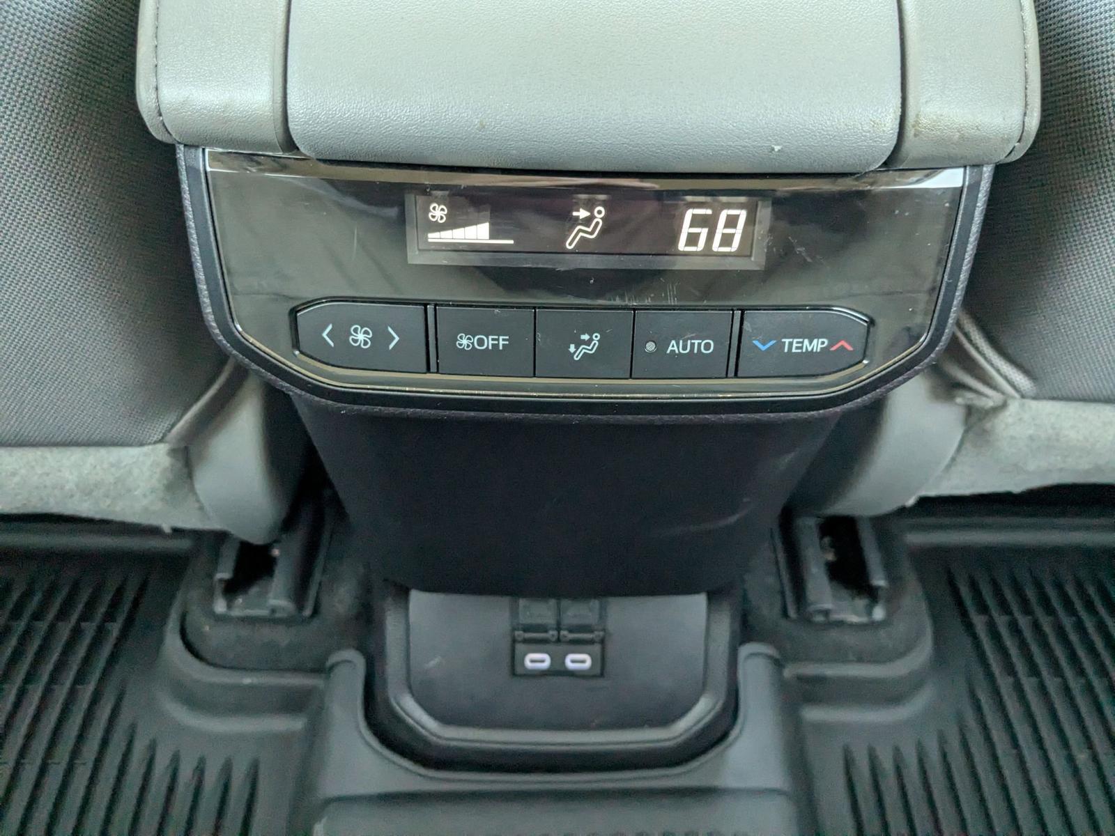 2023 Toyota Highlander Vehicle Photo in Seguin, TX 78155