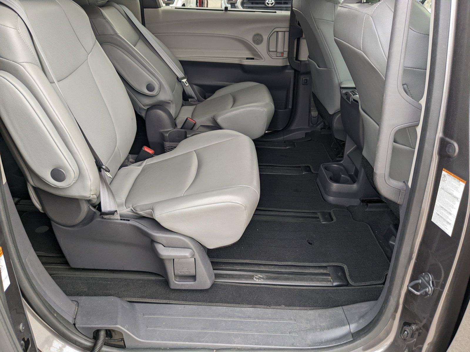 2021 Toyota Sienna Vehicle Photo in Davie, FL 33331