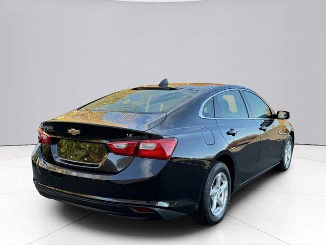 2016 Chevrolet Malibu Vehicle Photo in LEOMINSTER, MA 01453-2952