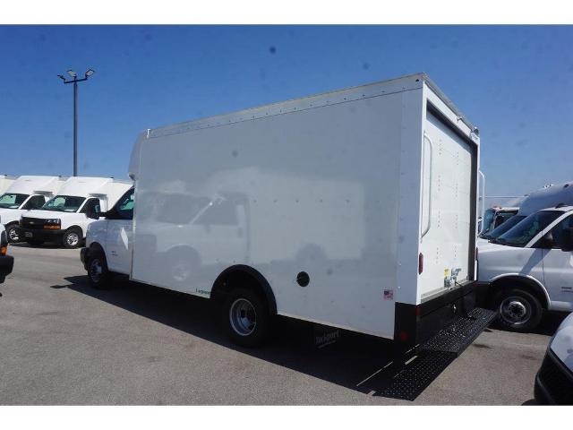 2023 Chevrolet Express Cutaway 4500 Vehicle Photo in ALCOA, TN 37701-3235