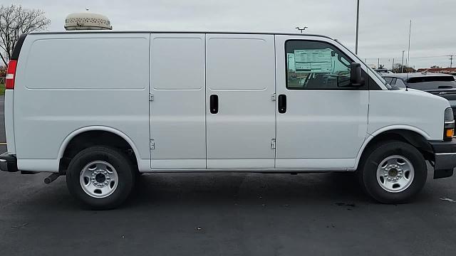 2024 Chevrolet Express Cargo Van Vehicle Photo in JOLIET, IL 60435-8135