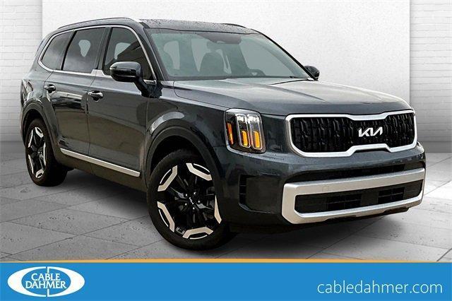 2024 Kia Telluride Vehicle Photo in TOPEKA, KS 66609-0000