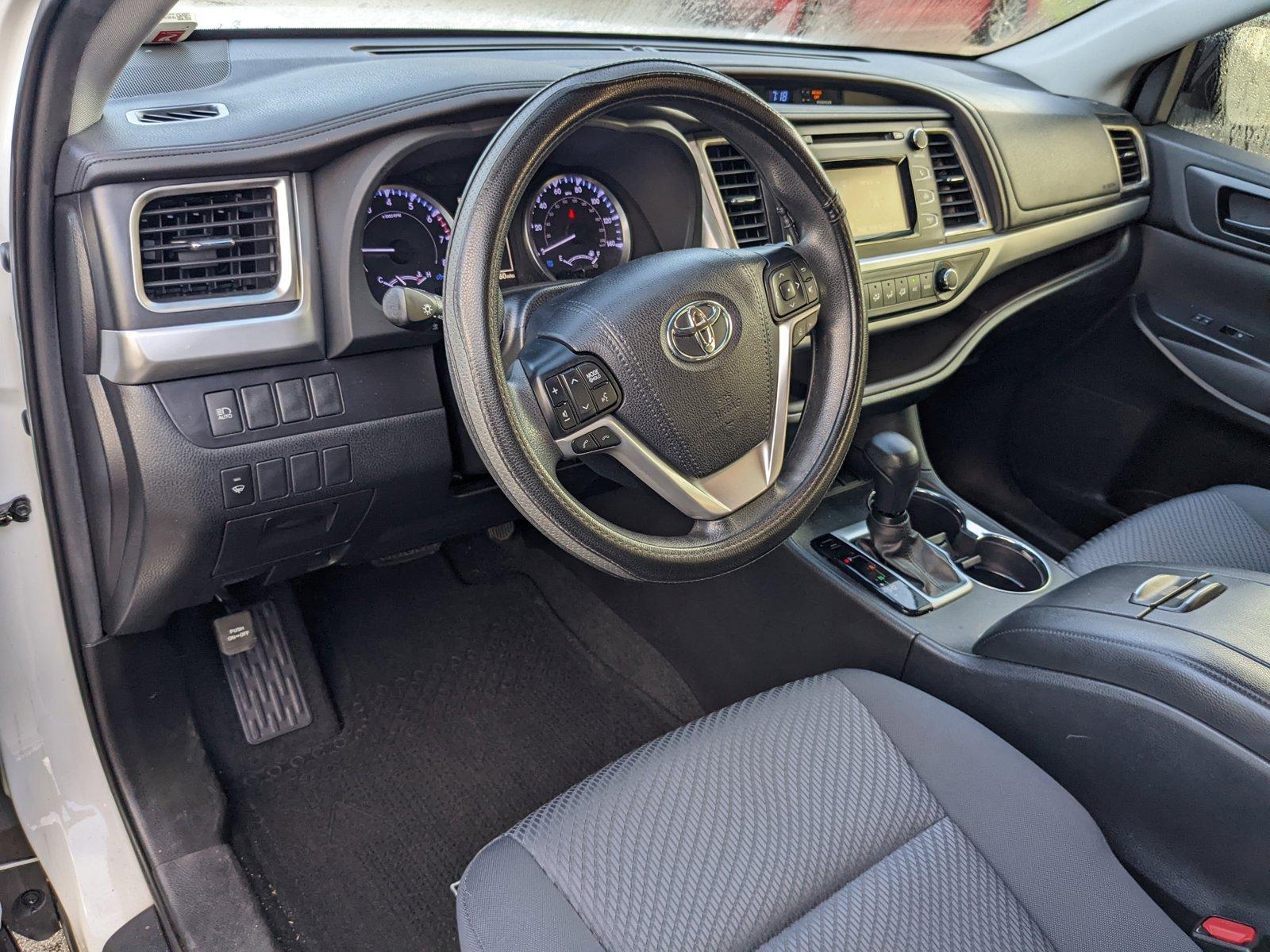 2019 Toyota Highlander Vehicle Photo in Davie, FL 33331