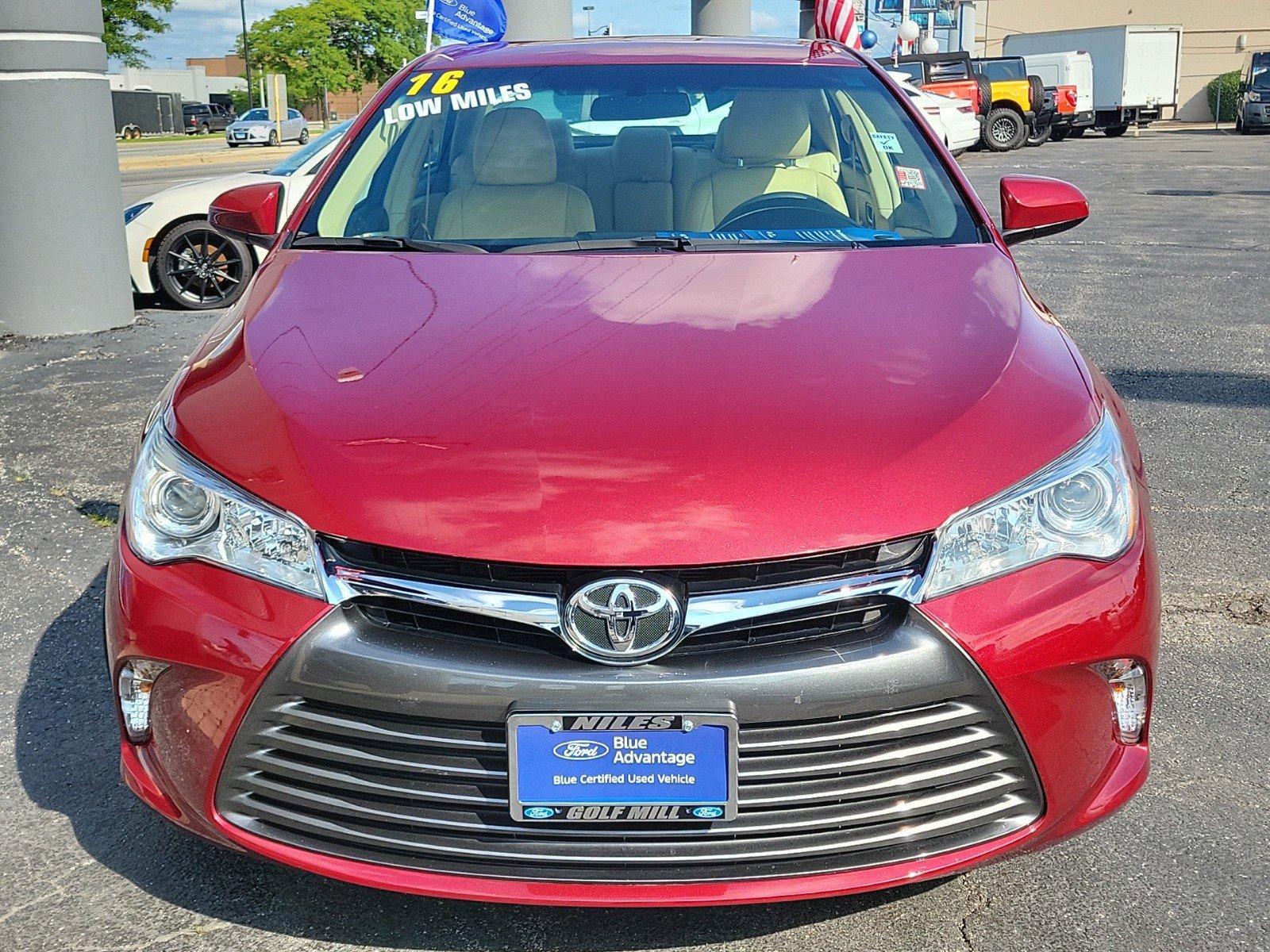 2016 Toyota Camry Vehicle Photo in Saint Charles, IL 60174