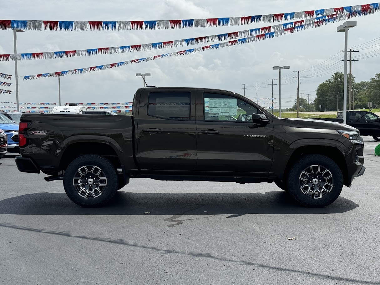 2024 Chevrolet Colorado Vehicle Photo in BOONVILLE, IN 47601-9633