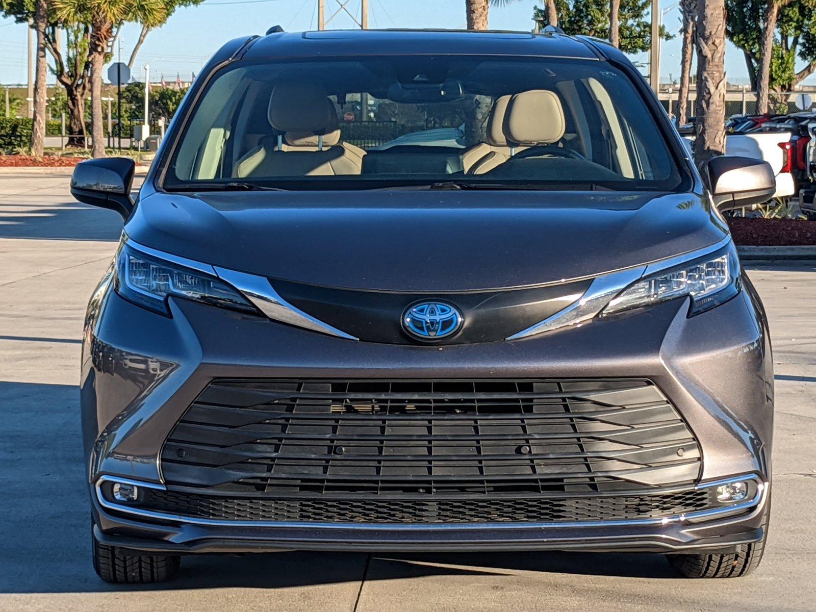 2021 Toyota Sienna Vehicle Photo in Davie, FL 33331