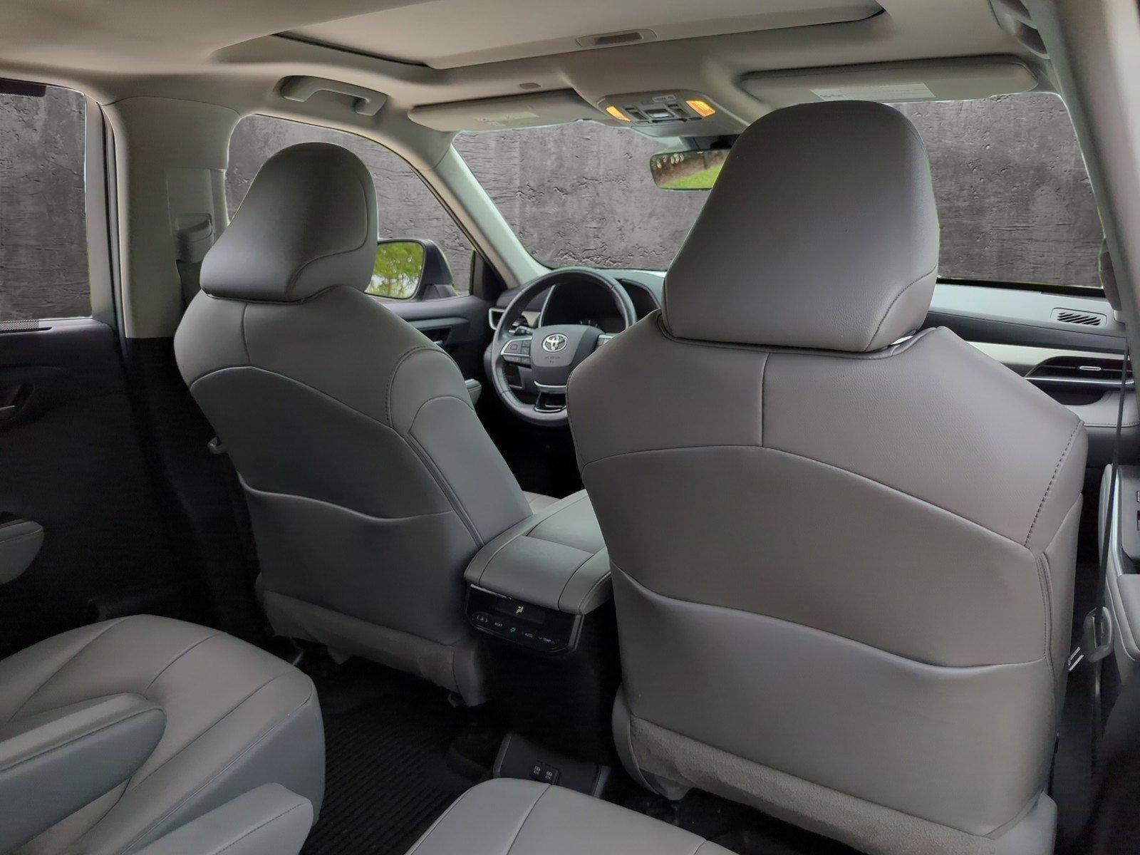 2020 Toyota Highlander Vehicle Photo in Pembroke Pines, FL 33027