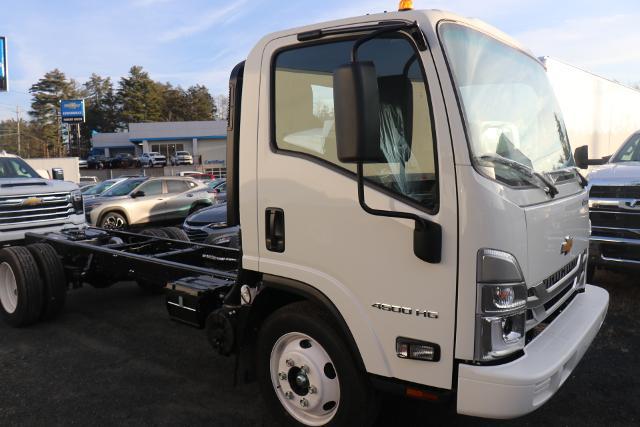 2024 Chevrolet Low Cab Forward 4500 Vehicle Photo in MONTICELLO, NY 12701-3853