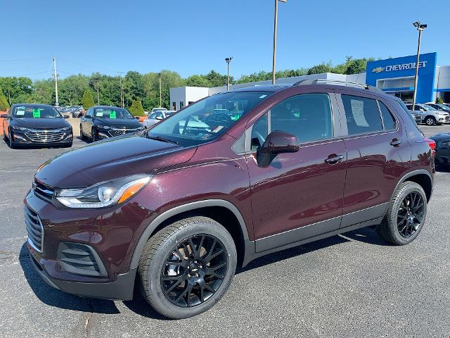 2021 Chevrolet Trax Vehicle Photo in MOON TOWNSHIP, PA 15108-2571