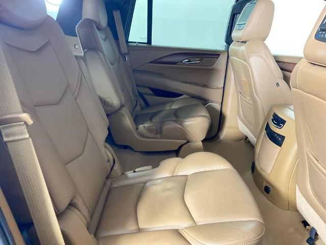 2017 Cadillac Escalade Vehicle Photo in ALLIANCE, OH 44601-4622