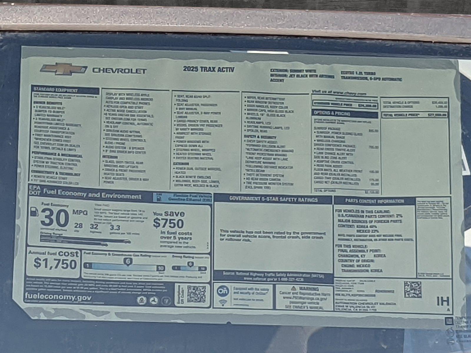 2025 Chevrolet Trax Vehicle Photo in VALENCIA, CA 91355-1705