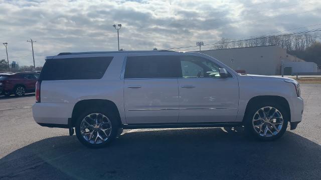 2019 GMC Yukon XL Vehicle Photo in MOON TOWNSHIP, PA 15108-2571