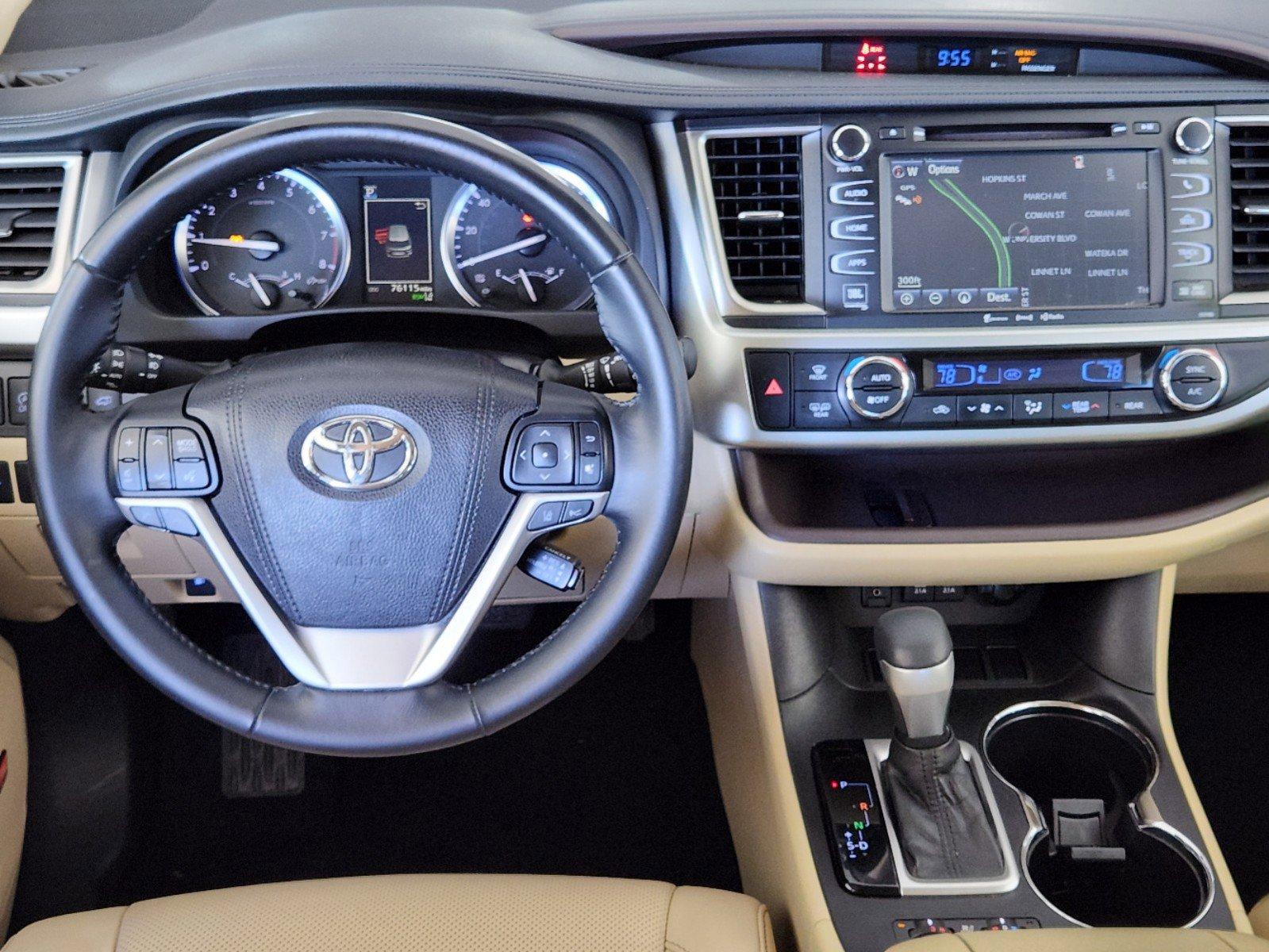 2017 Toyota Highlander Vehicle Photo in DALLAS, TX 75209