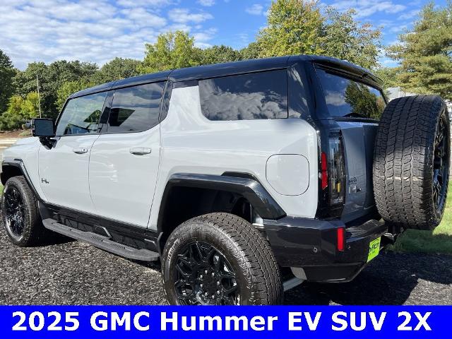 2025 GMC HUMMER EV SUV Vehicle Photo in CHICOPEE, MA 01020-5001