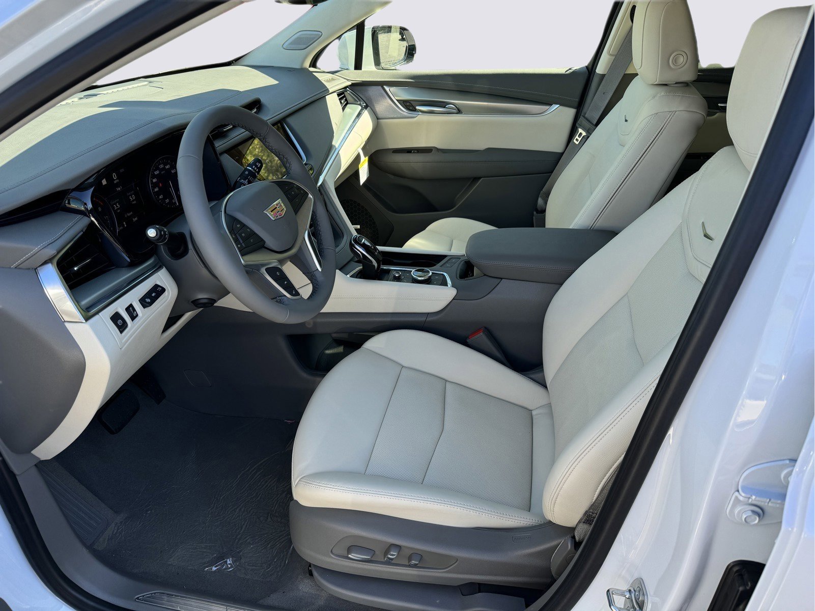 2024 Cadillac XT5 Vehicle Photo in LEOMINSTER, MA 01453-2952