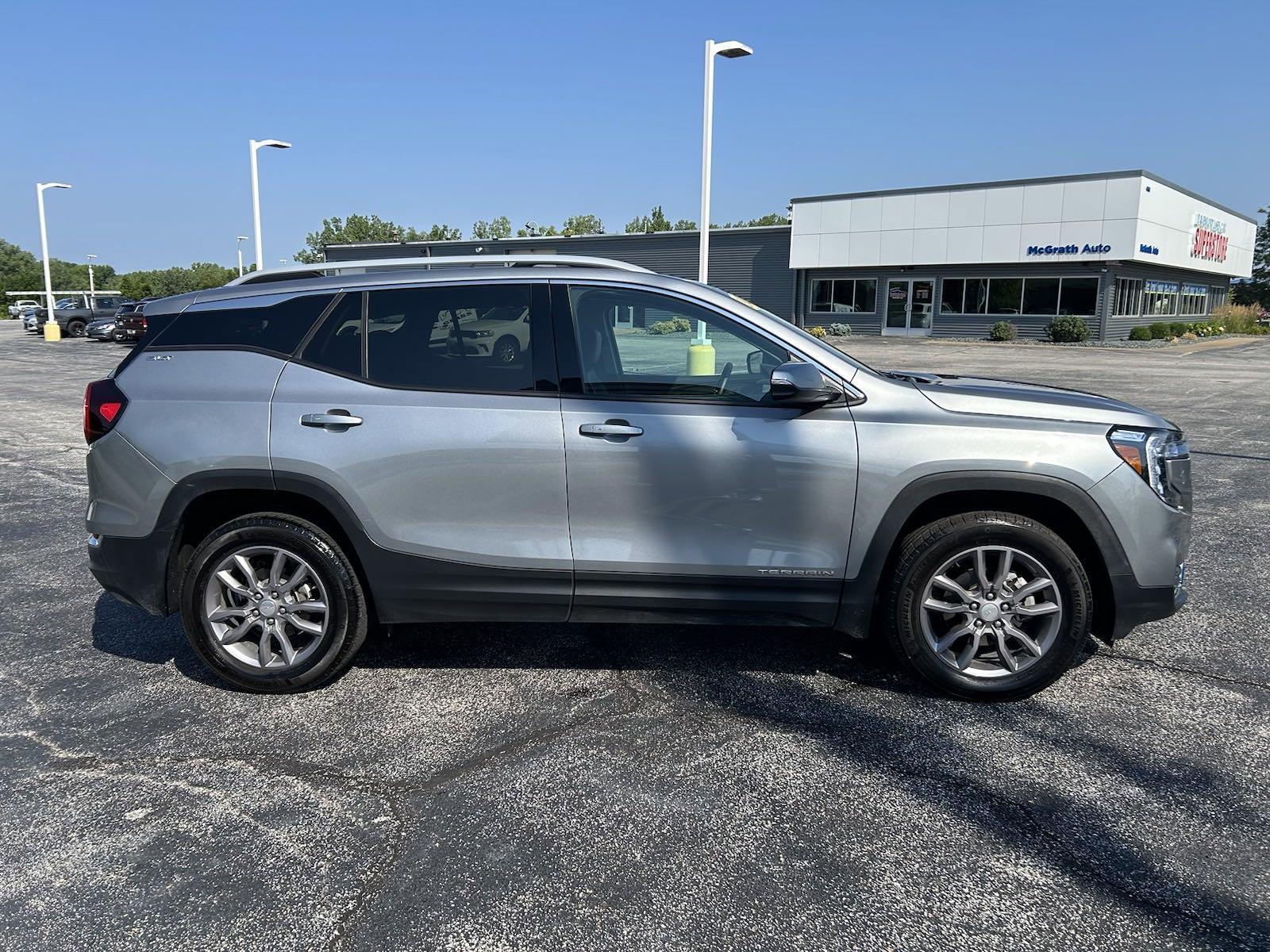 2023 GMC Terrain Vehicle Photo in Cedar Rapids, IA 52402