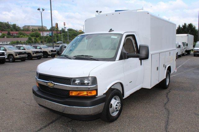 2024 Chevrolet Express Cutaway 3500 Vehicle Photo in SAINT CLAIRSVILLE, OH 43950-8512