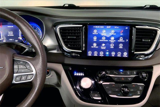 2019 Chrysler Pacifica Vehicle Photo in KANSAS CITY, MO 64114-4502