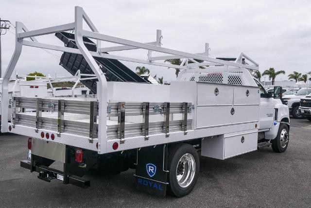 2023 Chevrolet Silverado Chassis Cab Vehicle Photo in VENTURA, CA 93003-8585