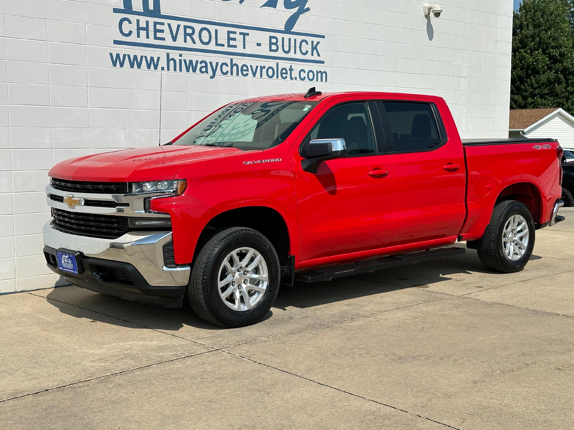 Used 2021 Chevrolet Silverado 1500 LT with VIN 1GCUYDED6MZ394604 for sale in Rock Valley, IA