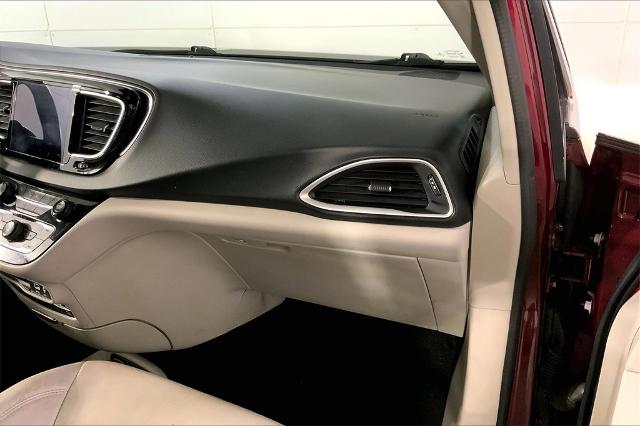 2020 Chrysler Pacifica Vehicle Photo in Kansas City, MO 64114