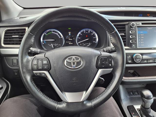 2015 Toyota Highlander Hybrid Vehicle Photo in Oshkosh, WI 54904