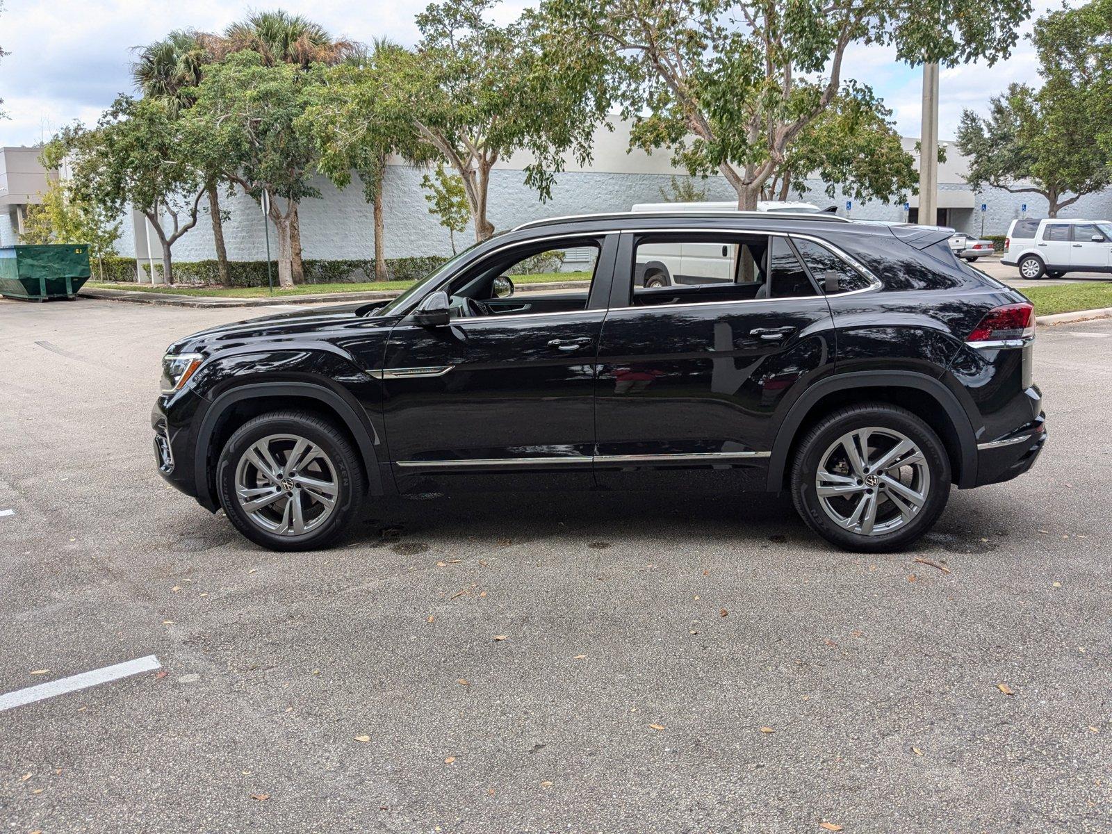 2024 Volkswagen Atlas Cross Sport Vehicle Photo in West Palm Beach, FL 33417