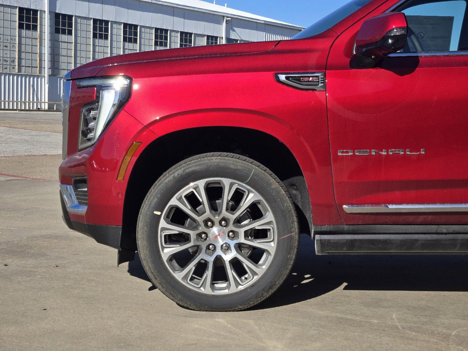 2025 GMC Yukon XL Vehicle Photo in DALLAS, TX 75209-3016