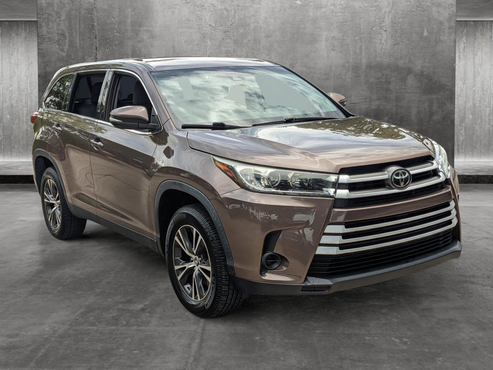 2019 Toyota Highlander Vehicle Photo in Miami, FL 33135