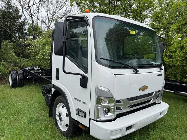 2024 Chevrolet Low Cab Forward 4500 Vehicle Photo in ALCOA, TN 37701-3235