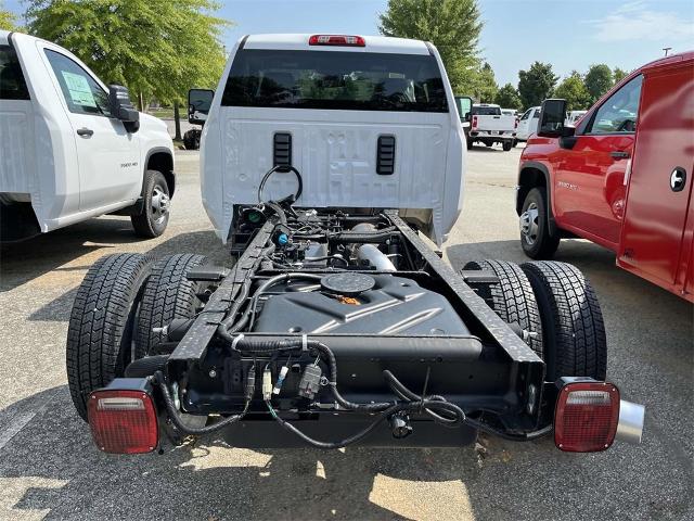 2024 Chevrolet Silverado 3500 HD CC Vehicle Photo in ALCOA, TN 37701-3235