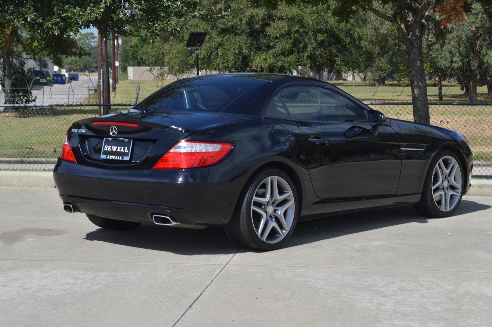 2016 Mercedes-Benz SLK Vehicle Photo in Houston, TX 77090