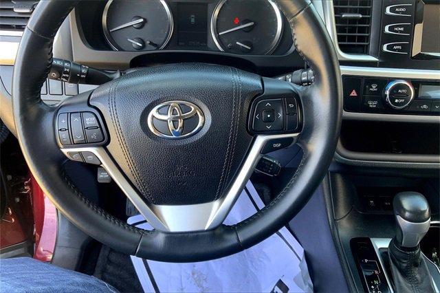 2015 Toyota Highlander Vehicle Photo in TOPEKA, KS 66609-0000