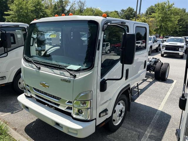 2025 Chevrolet Low Cab Forward 4500 Vehicle Photo in ALCOA, TN 37701-3235