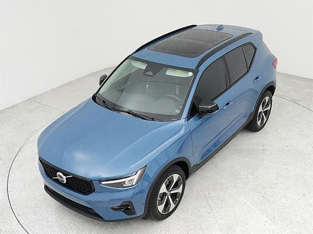 2023 Volvo XC40 Vehicle Photo in Grapevine, TX 76051