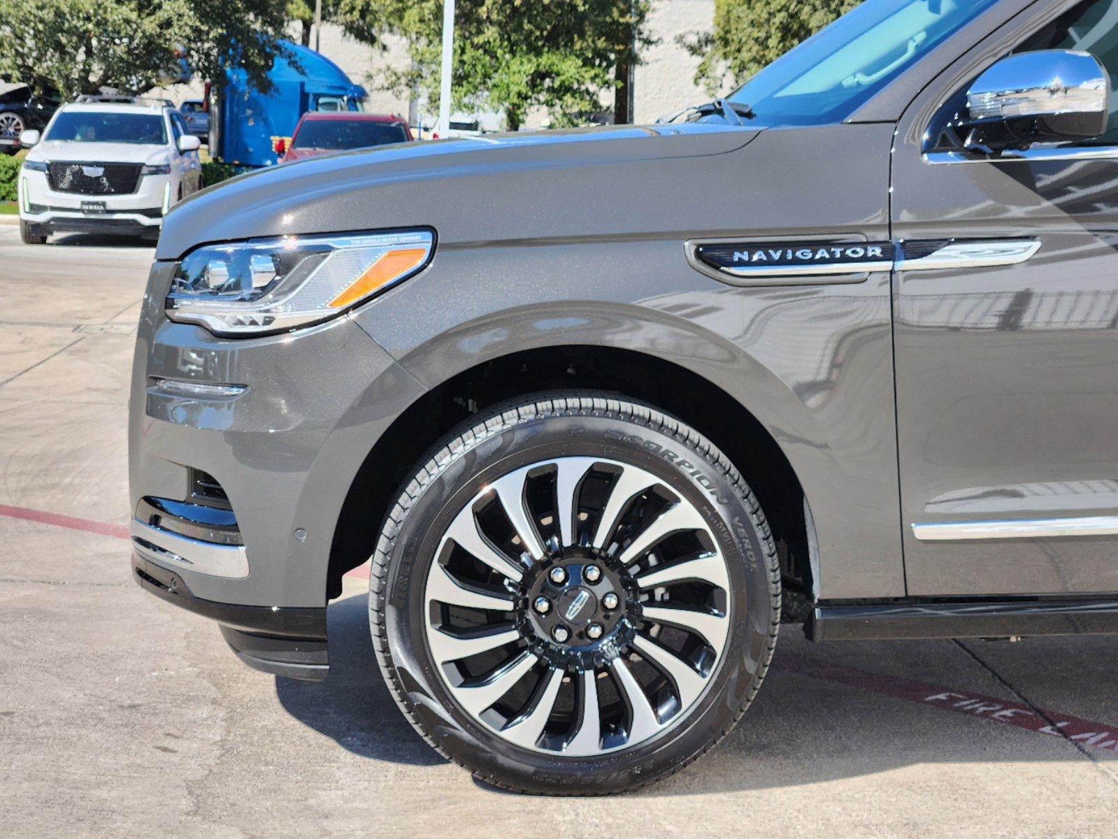 2024 Lincoln Navigator Vehicle Photo in GRAPEVINE, TX 76051-8302