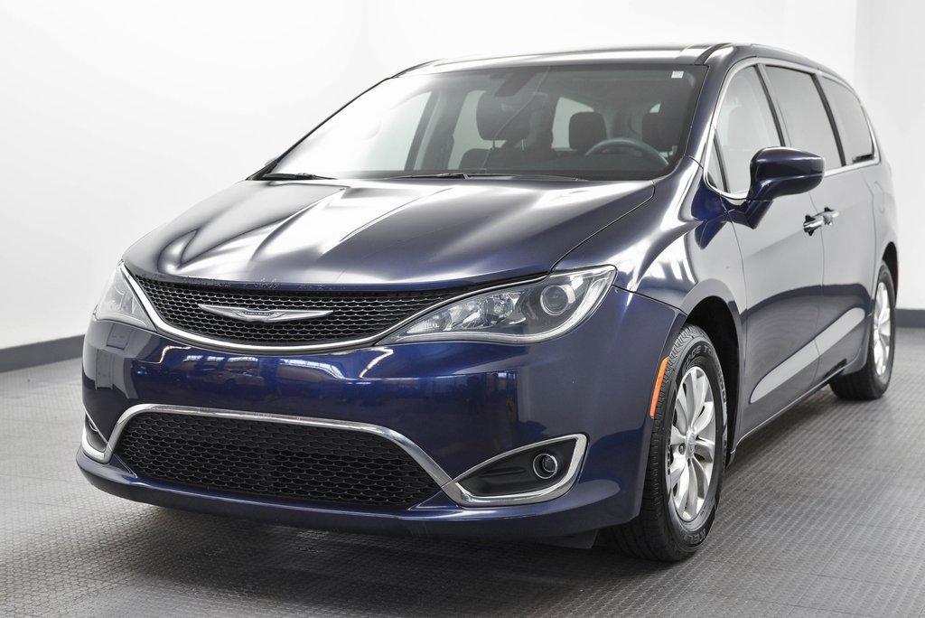 2018 Chrysler Pacifica Vehicle Photo in AKRON, OH 44303-2185