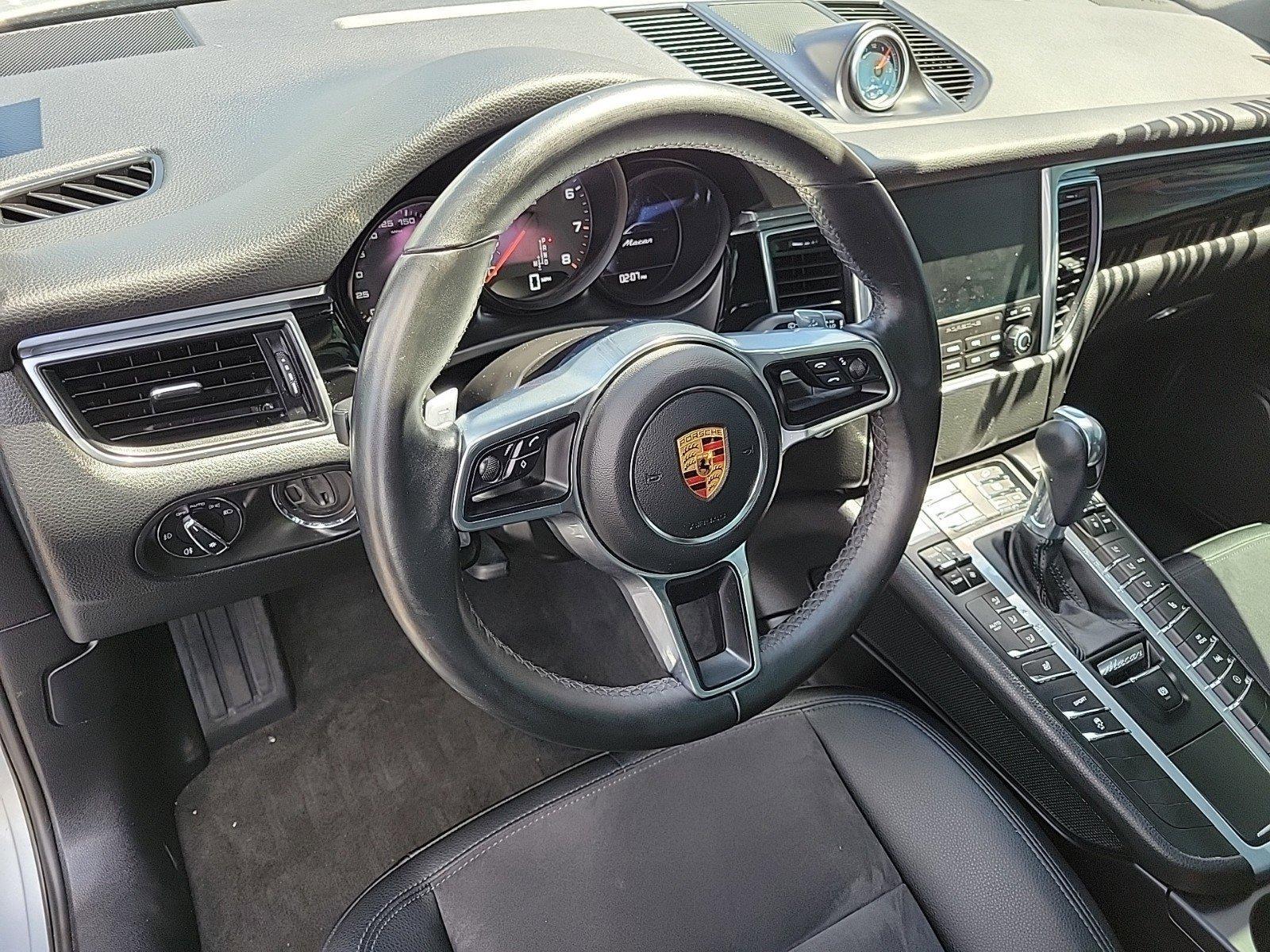 2018 Porsche Macan Vehicle Photo in Plainfield, IL 60586