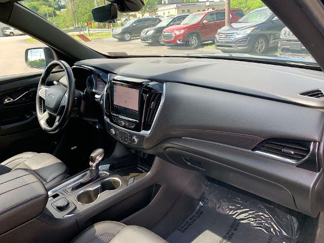 2022 Chevrolet Traverse Vehicle Photo in MOON TOWNSHIP, PA 15108-2571