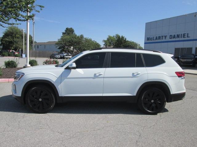 Used 2024 Volkswagen Atlas SE w/Tech with VIN 1V2HR2CA0RC519875 for sale in Springdale, AR