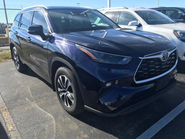 2022 Toyota Highlander Vehicle Photo in GREEN BAY, WI 54303-3330