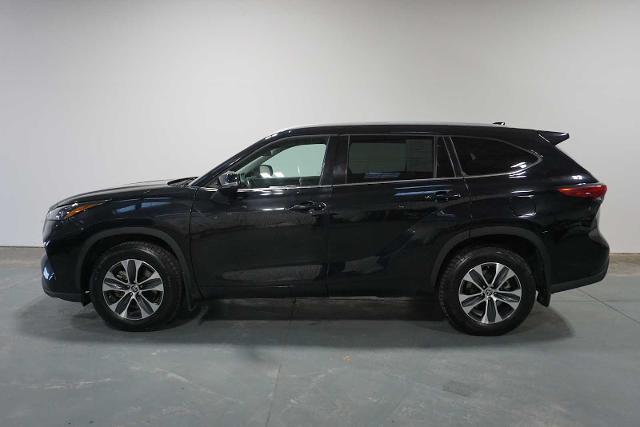 2022 Toyota Highlander Vehicle Photo in ANCHORAGE, AK 99515-2026