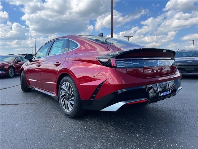 2024 Hyundai SONATA Hybrid Vehicle Photo in O'Fallon, IL 62269