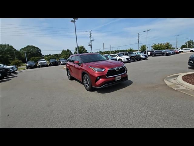 Used 2021 Toyota Highlander XLE with VIN 5TDGZRBH2MS110305 for sale in Sanford, NC