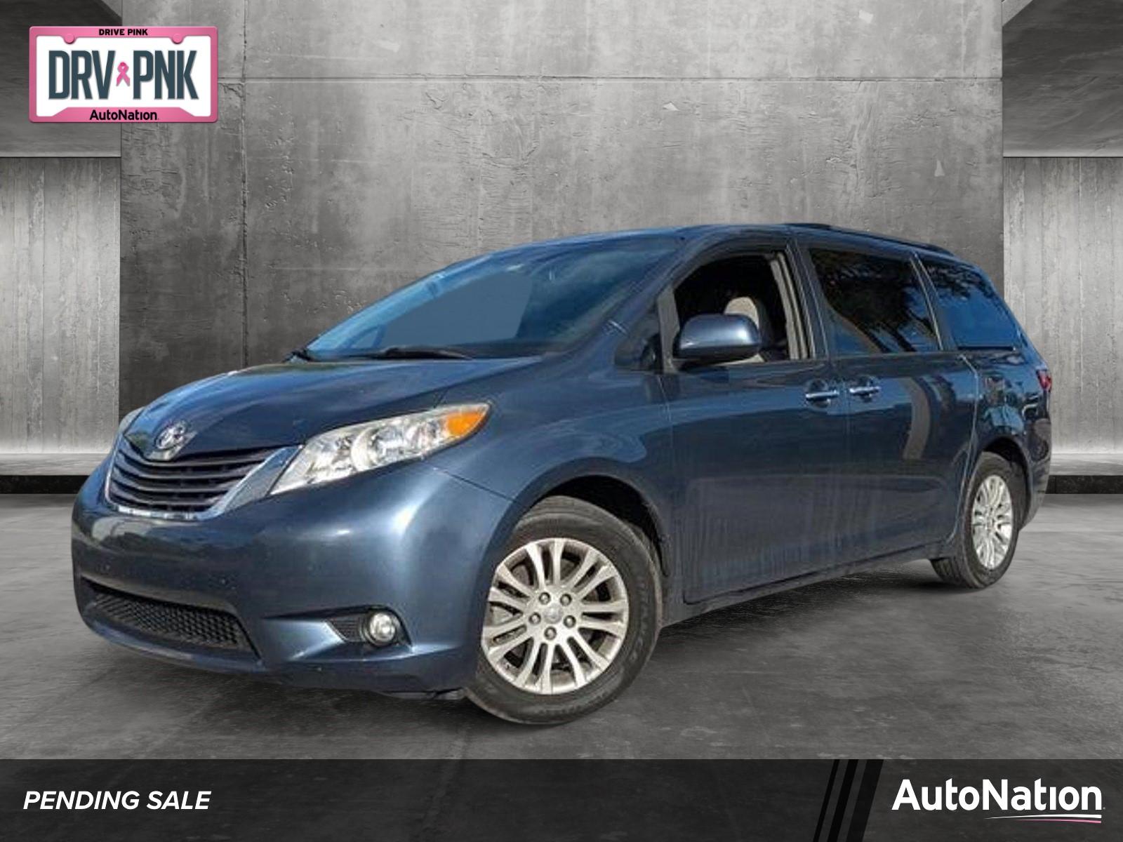 2017 Toyota Sienna Vehicle Photo in Ft. Myers, FL 33907