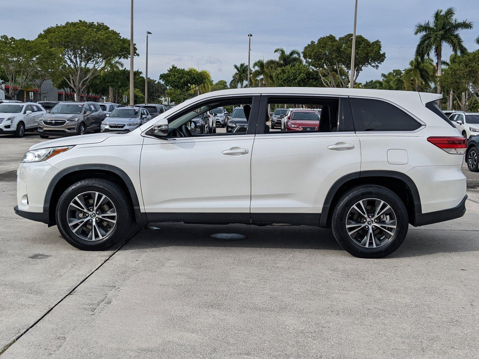 2019 Toyota Highlander Vehicle Photo in Davie, FL 33331