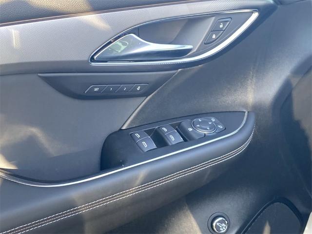 2024 Buick Envision Vehicle Photo in GOODYEAR, AZ 85338-1310