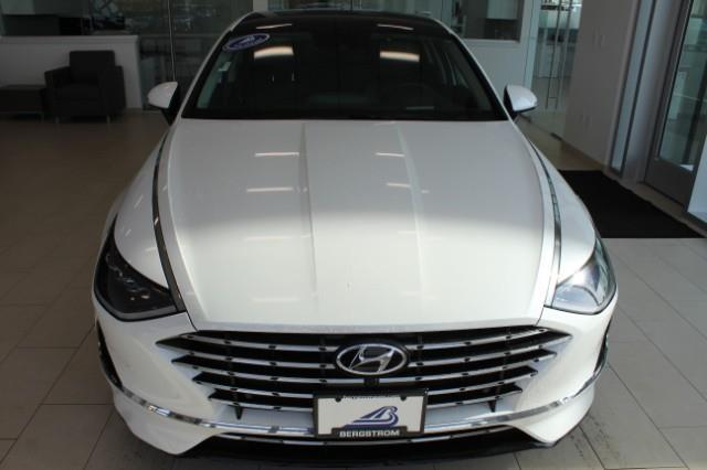 2022 Hyundai SONATA Hybrid Vehicle Photo in Green Bay, WI 54304